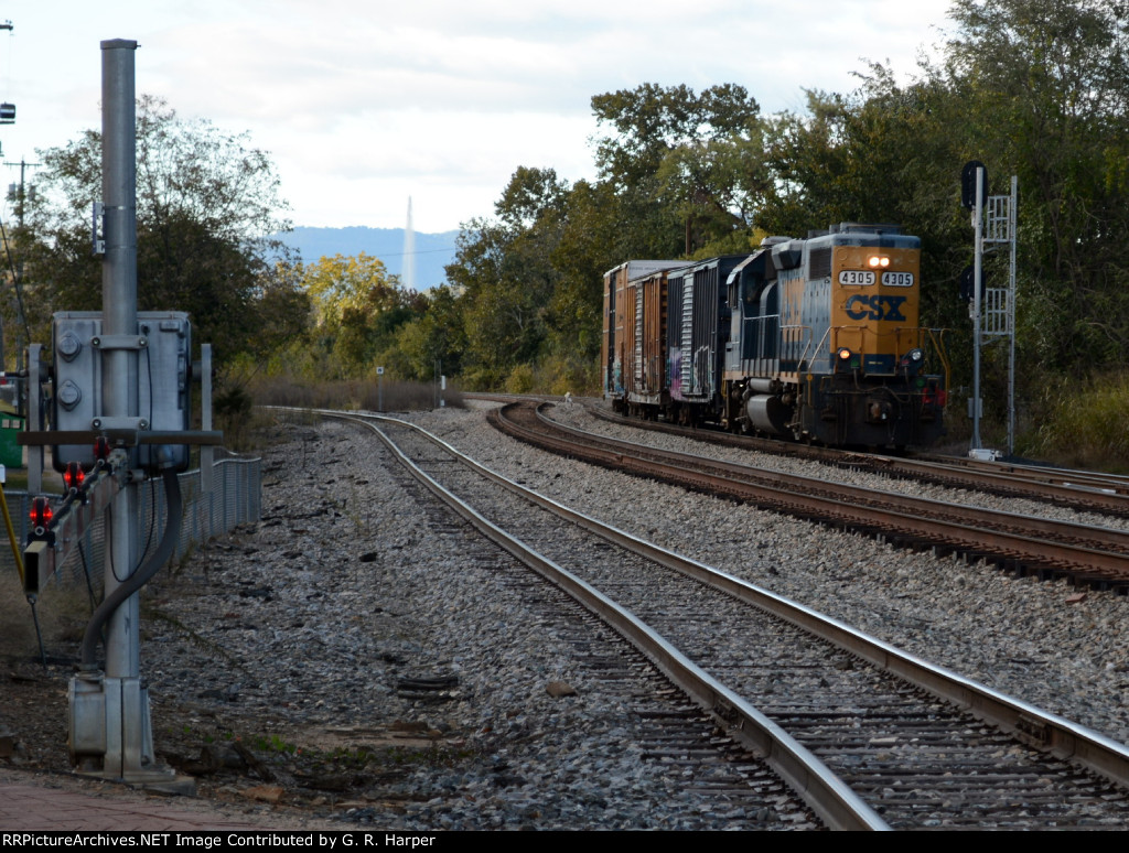 CSX local train L206 enters the "Switching Lead" en route to home base, Sandy Hook Yard 